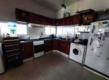 Casa · 140m² · 4 Ambientes · 1 Cochera · Casa con Fondo y Quincho
