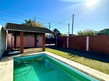 Casa · 70m² · 3 Ambientes · 3 Cocheras · Casa 2 Dorm, Parque y Pileta - Pringles 1186, Apto Credito