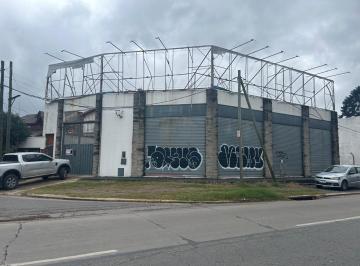 Local comercial · 320m² · 4 Cocheras · Local en Colectora Acceso Oeste Esquina Udaondo - Ituzaingó
