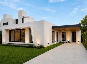 Casa · 149m² · 4 Dormitorios · 2 Cocheras · Casa de 3 Dormis Escritorio con Pileta Cantegril Entrega Sept 2026