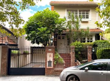 Casa · 289m² · 7 Ambientes · 4 Cocheras · Imponente Casa de Categoría · 4 Dorm. con Suite · Pileta y Quincho — Lomas Centro