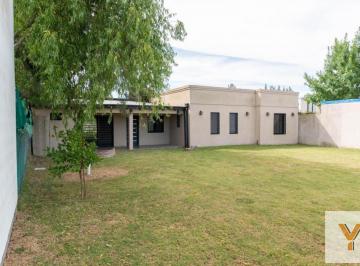 Casa · 134m² · 3 Ambientes · Casa en Venta - 1 Dormitorio 2 Baños - Sicardi