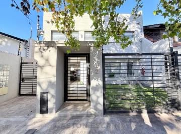 PH · 110m² · 4 Ambientes · 1 Cochera · PH en Castelar Norte