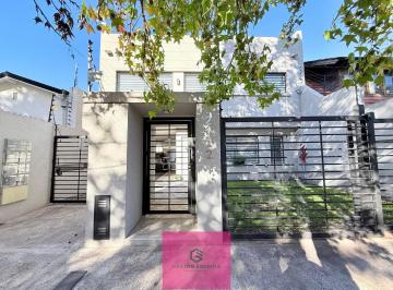 PH · 110m² · 4 Ambientes · 1 Cochera · PH en Castelar Norte