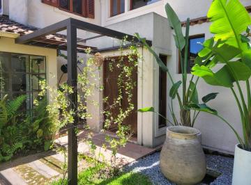 Casa · 300m² · 7 Ambientes · 2 Cocheras · Casa en Alquiler Pacheco Golf Club 4 Dorm. con Jardin y Pileta