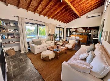 Casa · 206m² · 5 Ambientes · 3 Cocheras · Casa - Laguna del Sol