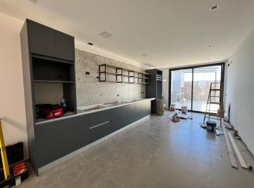 Casa · 90m² · 2 Ambientes · 1 Cochera · Dúplex en Pampas de Manantiales