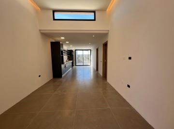 Casa · 90m² · 2 Ambientes · 1 Cochera · Dúplex en Pampas de Manantiales