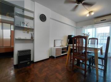 Departamento · 52m² · 3 Ambientes · Amplio Dpto. 1 Dor. a m de Patio Olmos!