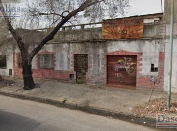 Casa · 90m² · 4 Ambientes · Casa en Venta a Reciclar Sobre Av