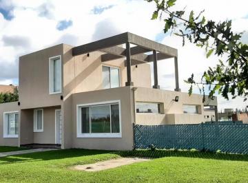 Casa · 260m² · 4 Ambientes · 2 Cocheras · Casa en Venta - 3 Dorm. 3 Baños - Canning