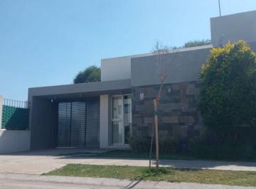 Casa de 5 ambientes, Córdoba · Valle Escondido 2 Dorm. Todo Planta Baja!