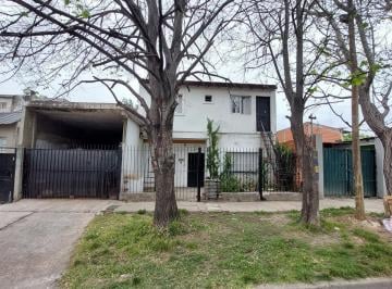 Casa · 150m² · 9 Ambientes · 5 Cocheras · Venta en Bloque 3 PH de 3 Amb. con Cochera Para 5 Autos