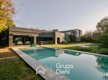 Casa · 550m² · 7 Ambientes · 5 Cocheras · Casa Moderna y Exclusiva en Venta en Altos del Chateau