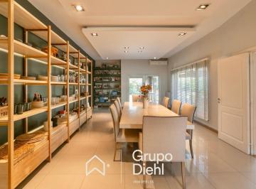 Casa · 550m² · 7 Ambientes · 4 Cocheras · Moderna y Exclusiva Casa en Venta - Altos del Chateau
