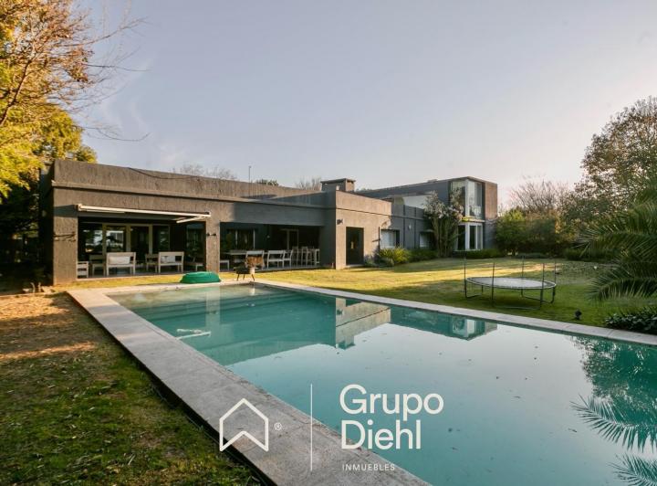 Casa · 550m² · 7 Ambientes · 5 Cocheras