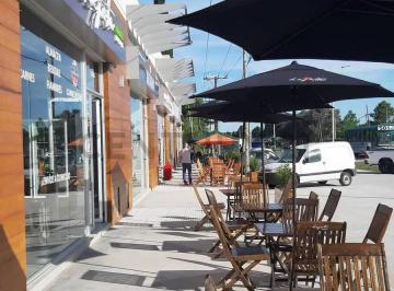 Local comercial · 82m² · 1 Ambiente · 3 Cocheras · Alquiler en Complejo Cabral Apto Gastronómico