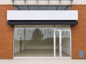 Local comercial · 82m² · 1 Ambiente · 3 Cocheras · Alquiler en Complejo Cabral Apto Gastronómico
