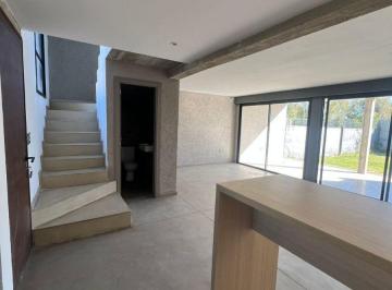 Casa de 6 ambientes, Córdoba · Alquiler Duplex 3 Dorm. Distrito Sur!