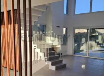 Casa · 249m² · 6 Ambientes · 2 Cocheras · La Casa Más Destacada de Tipas Nordelta. Doble Altura, Calidad Premium y Precio Oportunidad