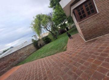 Casa de 5 ambientes, Cañada de Gómez · Casa con 300 m² de Terreno y 2 Dorm. en Venta en Cañada de Gómez