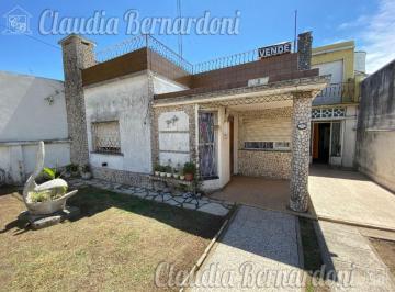 Casa de 3 ambientes, Morón · Casa con 2 Dorm. de 210 m² en Venta, Morón