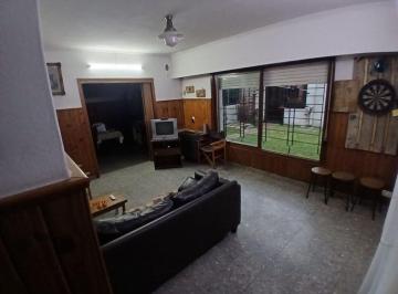 Casa · 143m² · 3 Ambientes · 1 Cochera · Excelente Propiedad, Oportunidad
