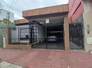 Casa · 90m² · 3 Ambientes · 1 Cochera · Casa 3 Ambientes con Amplio Fondo