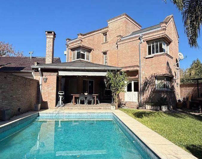 Casa · 153m² · 5 Ambientes · 2 Cocheras