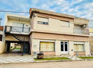 Casa , Pujato · Oportunidad Única en Pujato. Dos Viviendas + Local Comercial en Calle Céntrica