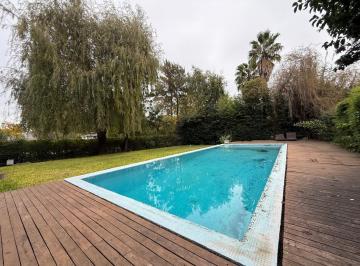 Casa · 500m² · 5 Ambientes · 1 Cochera · Casa en Alquiler en El Barrio Los Sauces