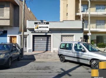 PH de 3 ambientes, Lanús · Tipo Casa 3 Ambientes con Garage y Terraza en El Centro de Valentin Alsina!