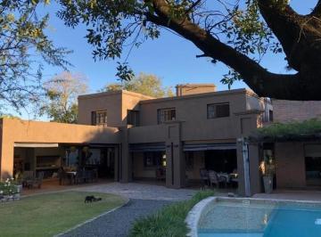 Casa · 420m² · 5 Ambientes · 3 Cocheras · Casa en Venta 4 Dorm Villa Allende Golf