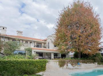 Casa · 550m² · 8 Ambientes · Casa en Venta en Boating, San Isidro, G. B. a. Zona Norte