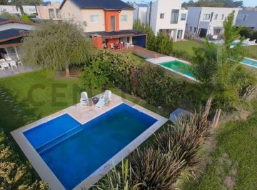 Casa · 169m² · 4 Ambientes · 2 Cocheras · Casa 4 Amb. en Santa Elena - Pilar del Este - Fondo Libre, Cul - de - Sac, Pileta - Impecable