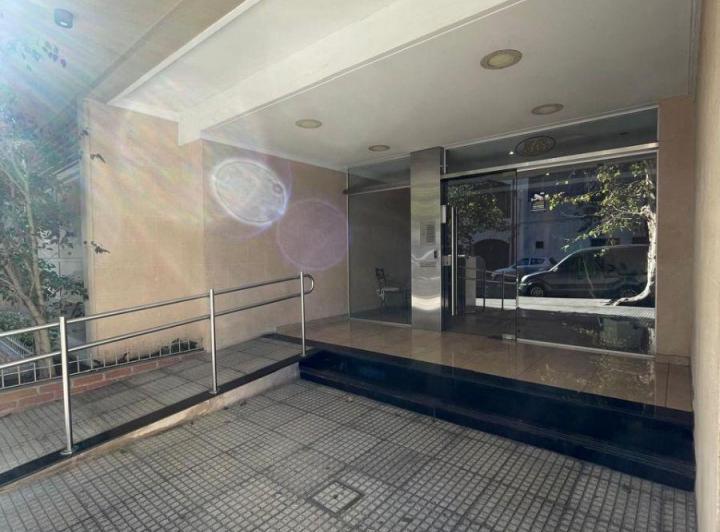 Floresta Alquiler: Hermoso Departamento de 2 Ambientes con Balcón Super Amplio y Luminoso