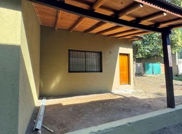 Casa en Alquiler de 4 ambientes  · Alquiler - Casa de Dos Dorm. Ubicada Sobre Av San Martín - Unquillo