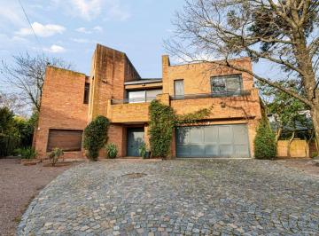Casa de 11 ambientes, San Isidro · Casa a La Venta en La Horqueta