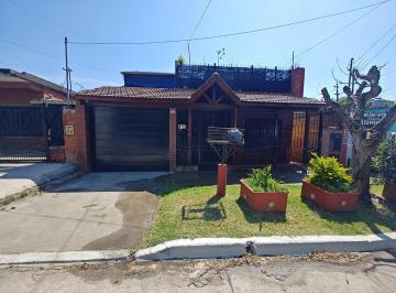Casa · 210m² · 8 Ambientes · 1 Cochera · Venta de 2 Viviendas Sobre Lote de 300 m²
