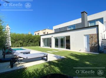 Casa · 300m² · 7 Ambientes · 6 Cocheras · Casa en Venta Amoblada de 7 Ambientes en Greenville, Guillermo Hudson