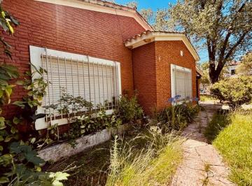 Casa · 260m² · 8 Ambientes · Casa en Venta en Fisherton 5 Dorm.