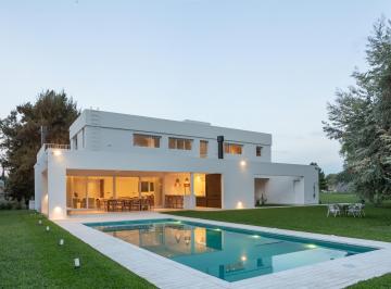 Casa de 4 ambientes, Luján · Espectacular Casa en El Barrio Lomas de San Antonio