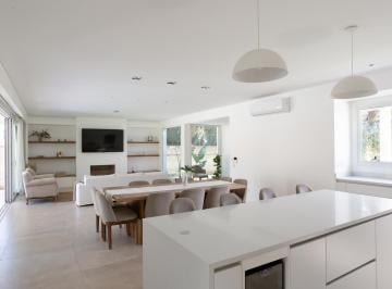 Casa · 326m² · 4 Dormitorios · Espectacular Casa en El Barrio Lomas de San Antonio