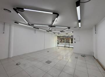 Local comercial · 135m² · 6 Ambientes · Local de 135 m² en El Centro, Av Velez Sarsfield - Venta