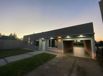 Casa · 95m² · 4 Ambientes · Casa en Venta de 4 Ambientes, Parque y Pileta 9 de Julio