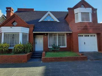 Casa · 260m² · 5 Ambientes · 2 Cocheras · Casa - Lomas de Zamora Oeste