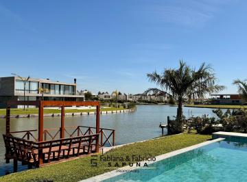 Casa · 387m² · 6 Ambientes · 4 Cocheras · Venta Casa 6 Ambientes Amoblada Fondo a Laguna - Terralagos