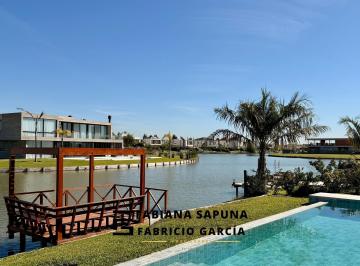 Casa · 387m² · 6 Ambientes · 4 Cocheras · Venta Casa 6 Ambientes Amoblada Fondo a Laguna - Terralagos