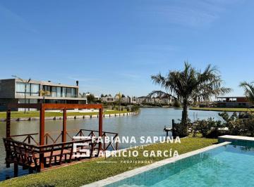 Casa · 387m² · 6 Ambientes · 4 Cocheras · Venta Casa 6 Ambientes Amoblada Fondo a Laguna - Terralagos