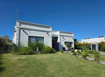 Casa · 214m² · 4 Ambientes · 2 Cocheras · Casa en Venta en Club de Campo, San Lucas, San Vicente